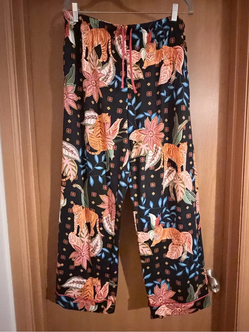 Black Botanical & Tiger Print pajama set - Picture 2 of 3